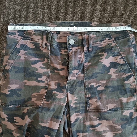 White House Black Market Green Camoflouge Utility Slim Ankle Jogger Pants Size 8 - Picture 12 of 12